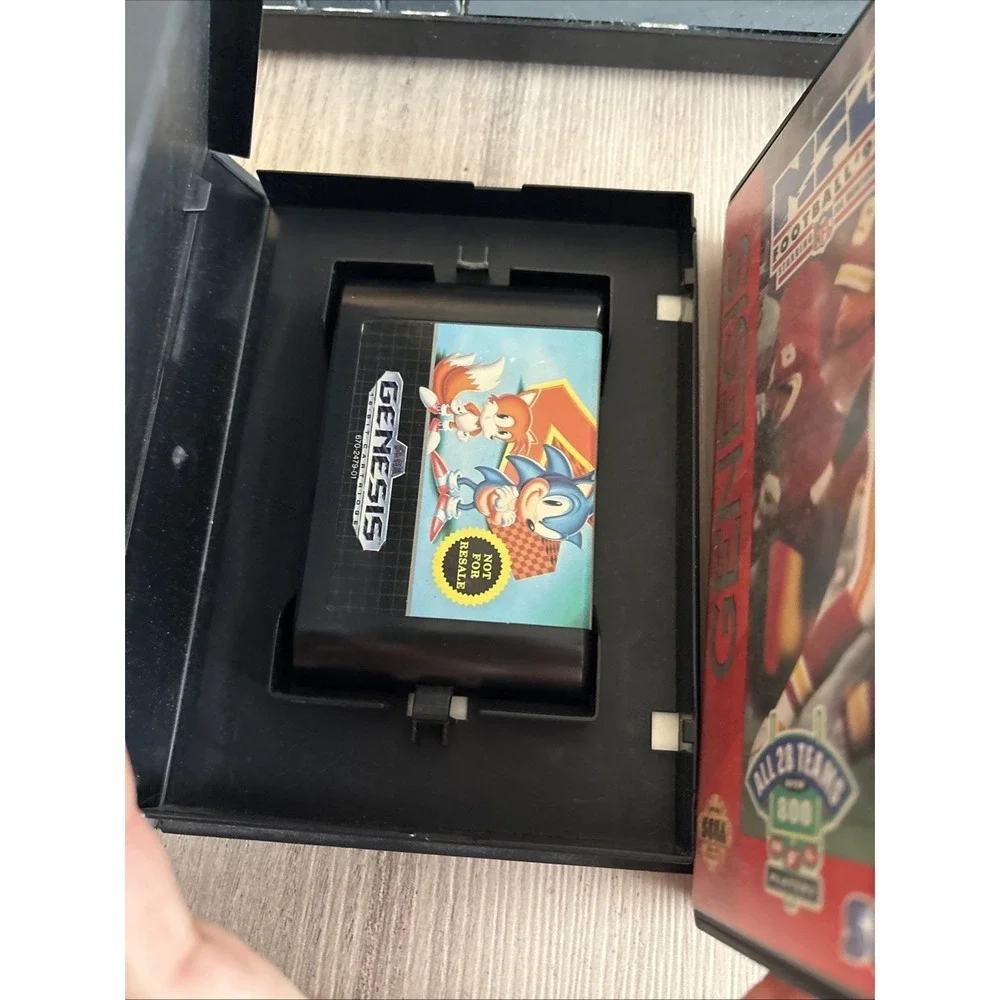Sega‎ Genesis Sonic The Hedgehog 2 & NFL Football 94 w/Cases LOT